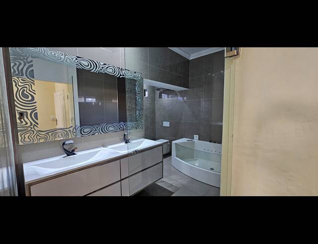 5 BEDROOM HOUSE FOR SALE IN SANDRINGHAM